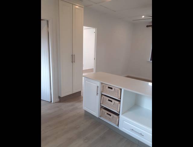 1 BEDROOM FLAT TO LET IN HILLCREST CENTRAL